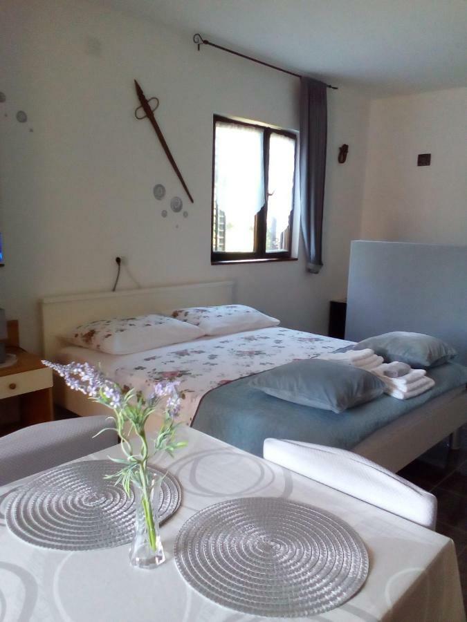 Appartamento Ella Pola Esterno foto