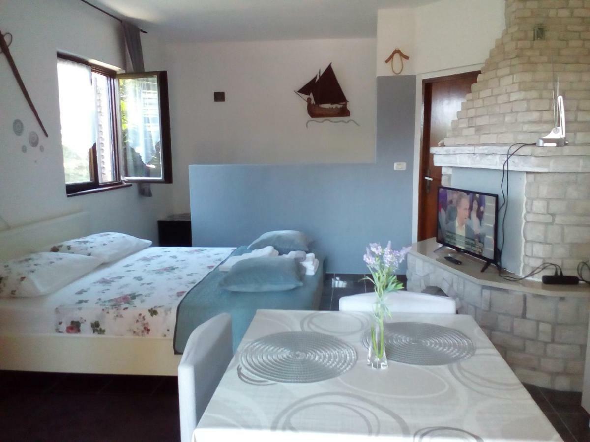 Appartamento Ella Pola Esterno foto