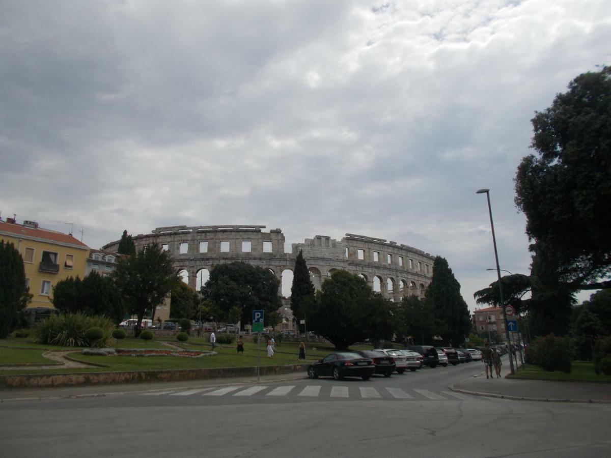 Appartamento Ella Pola Esterno foto
